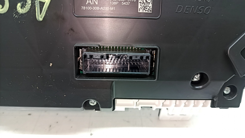 Honda Accord 23-26 hybrid instrument cluster, 56k, scratches, broken mount