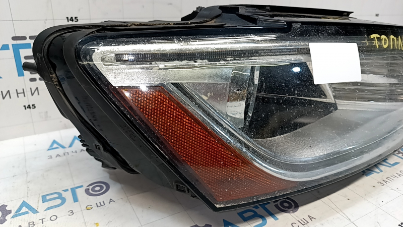 Audi Q5 8R 13-17 xenon front right headlight, water damage, broken guide and mount