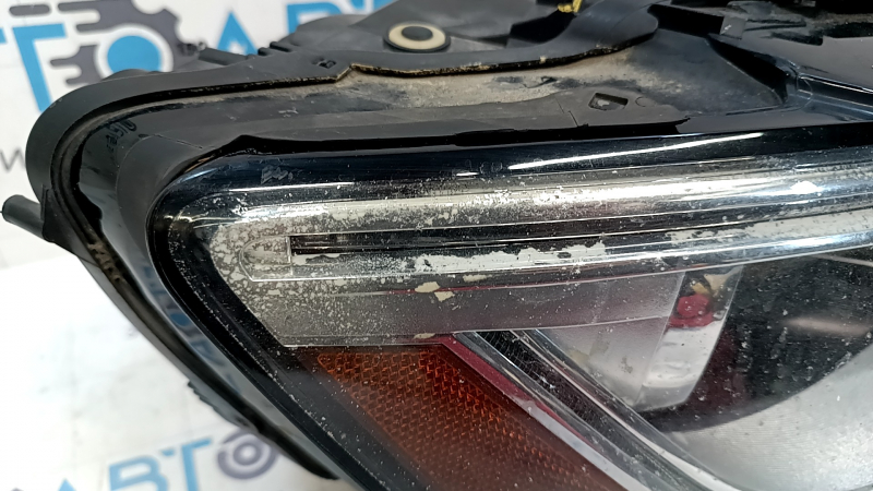 Audi Q5 8R 13-17 xenon front right headlight, water damage, broken guide and mount