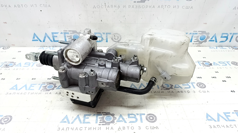 Toyota Camry v70 19-20 hybrid brake master cylinder with reservoir and cover
