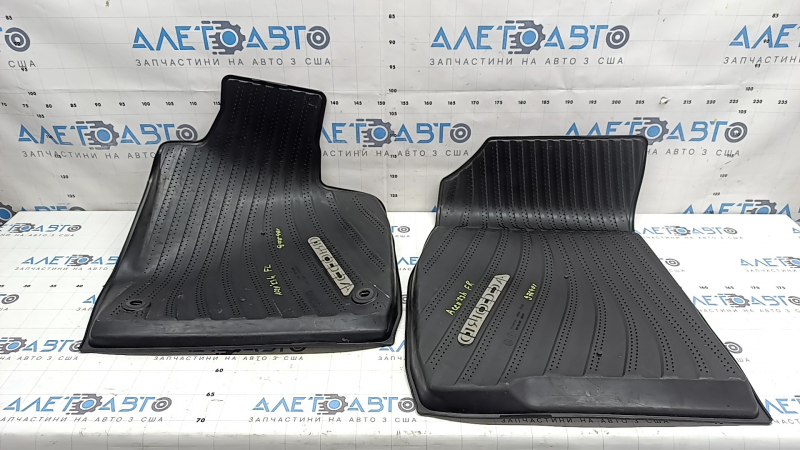 Set of black floor mats for Honda Accord 23-26 tires