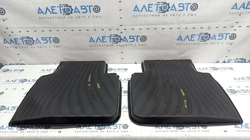 Set of black floor mats for Honda Accord 23-26 tires