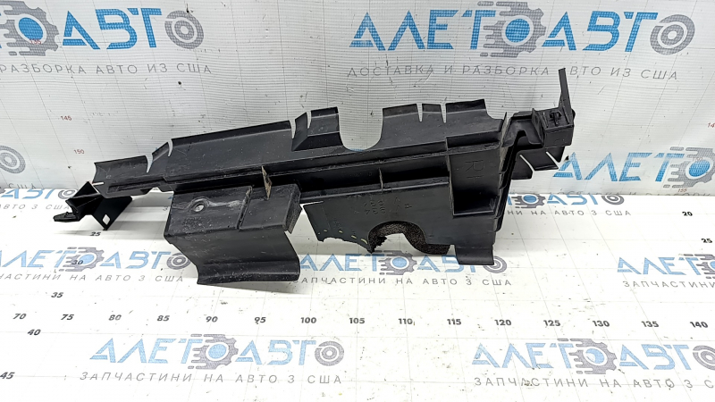 Right radiator deflector for Toyota Rav4 19-21 hybrid missing fragment