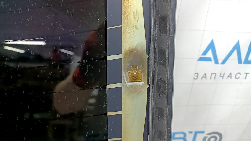 Lincoln MKZ 13-20 rear window, tinted, contact unsoldered