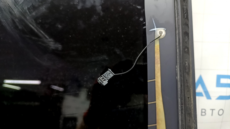 Lincoln MKZ 13-20 rear window, tinted, contact unsoldered