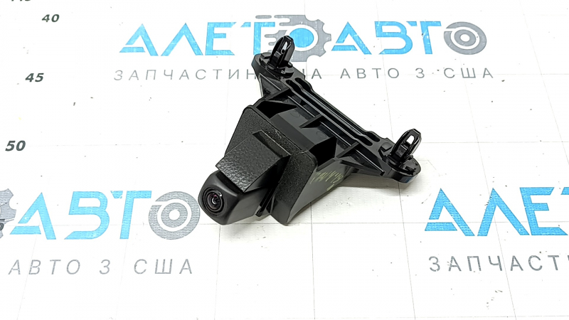 Toyota Rav4 19 rear view camera on the tailgate glass
