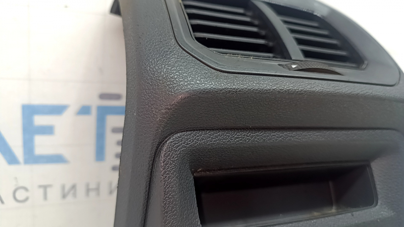 Black center console trim with deflector for VW Tiguan 18-19, under the cigarette lighter, scratched