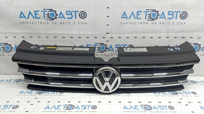 Radiator grille VW Tiguan 18-19 with emblem, 3 chrome stripes, black gloss on top, chips