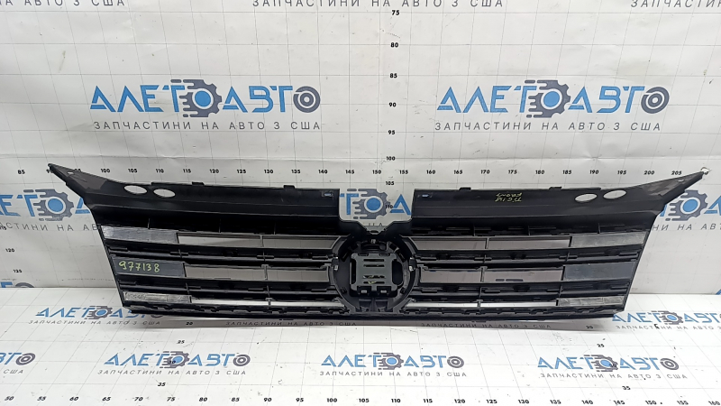 Radiator grille VW Tiguan 18-19 with emblem, 3 chrome stripes, black gloss on top, chips