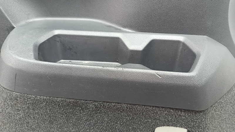 Right arch trim for a VW Tiguan 18-19, black, for 3 rows, with cup holder, scratches