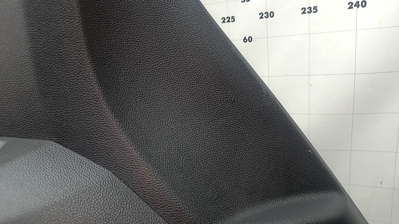 Right arch trim for a VW Tiguan 18-19, black, for 3 rows, with cup holder, scratches