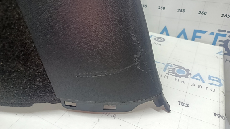 Right arch trim for a VW Tiguan 18-19, black, for 3 rows, with cup holder, scratches