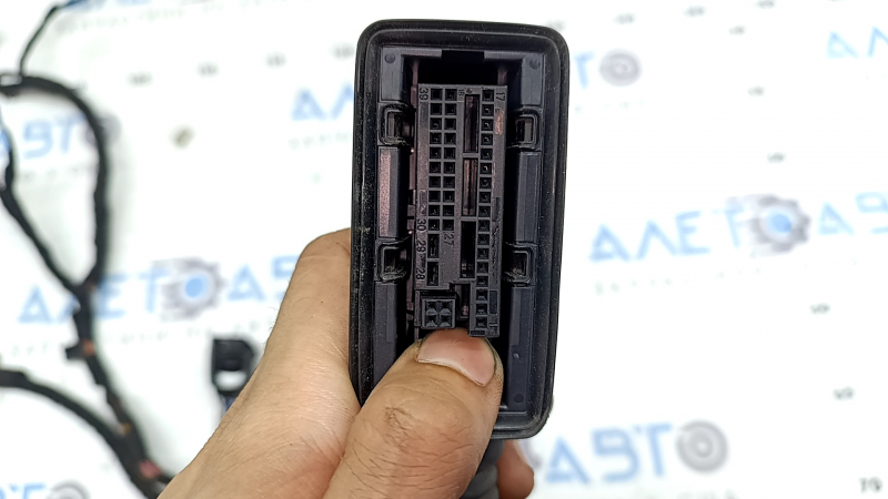 Wiring for the front left door of the BMW X2 F39 18-23 keyless