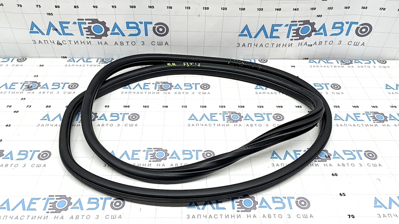 The rear right door seal of the BMW X2 F39 18-23 is torn