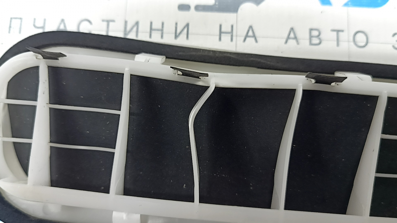 The left ventilation shield of Lexus ES 19-26 is dented