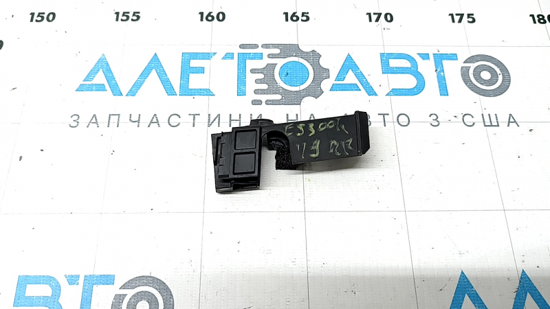 Plug for the inner seal of the rear right door glass of Lexus ES 19-26 rear