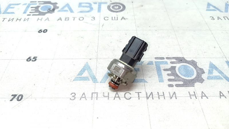 Lexus ES250 ES300h 19-23 fuel pressure sensor on the low-pressure rail