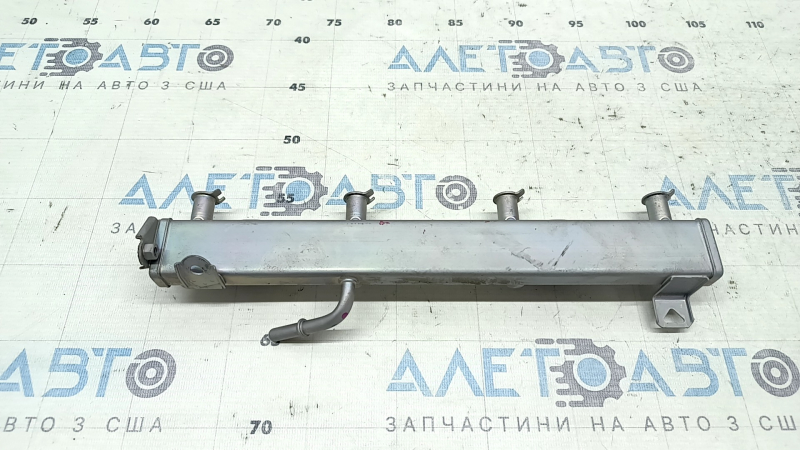 Low-pressure fuel rail for Lexus ES250 ES300h 19-26