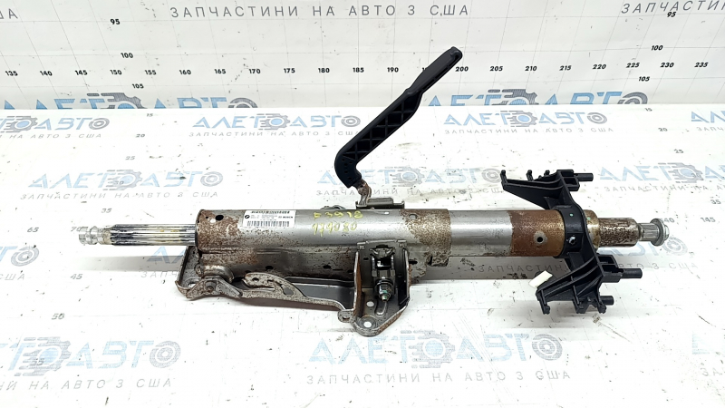The steering column of the BMW X2 F39 18-23 is rusty