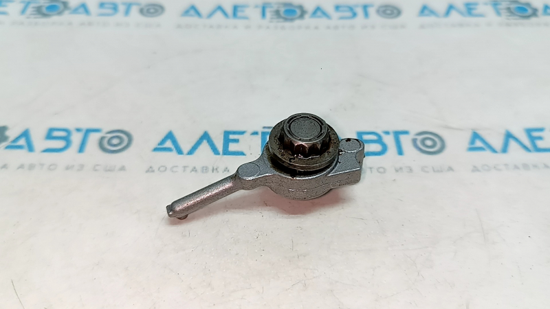 Nissan Altima 19-25 2.5 engine oil injector with bolt
