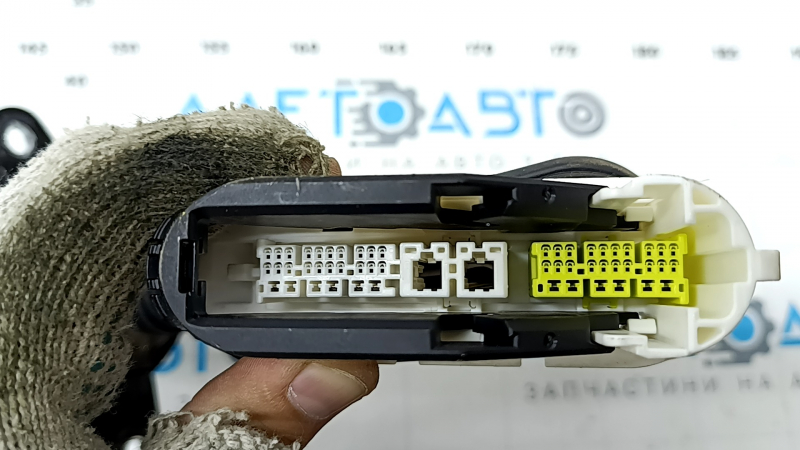Wiring for the front right door of a Lexus ES 19-21 for keyless entry