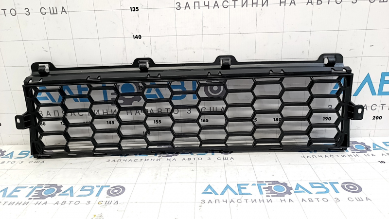 Lower grille front bumper central Jeep Renegade 15-18 prerest SIGNEDA