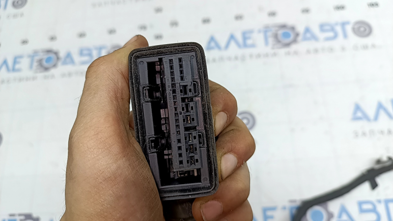 Wiring for the rear left door of a VW Atlas 18-26 for keyless entry