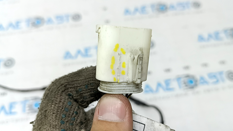 Wiring for the front bumper of a BMW 5 F10 11-16 for parking sensors, the connector mount is broken