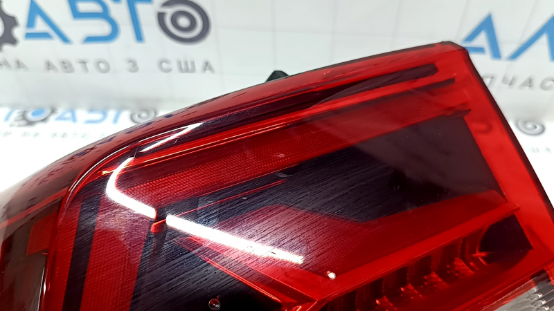 Right outer wing light VW Atlas 21-24 LED with chrome molding, worn