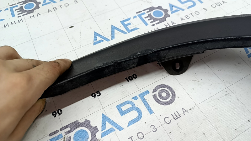 Front left fender arch trim VW Atlas 21-26 structure, scratches, deformed