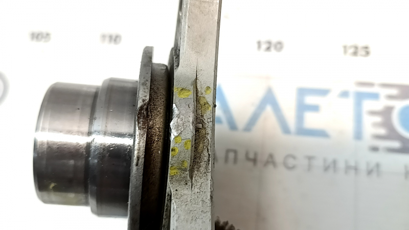 The tail flange of the Cadillac ATS 13- 2.0T AWD transfer case is dented