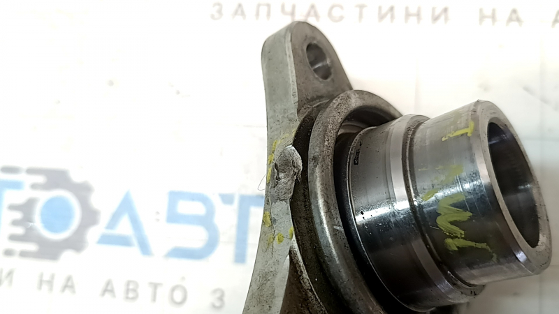 The tail flange of the Cadillac ATS 13- 2.0T AWD transfer case is dented