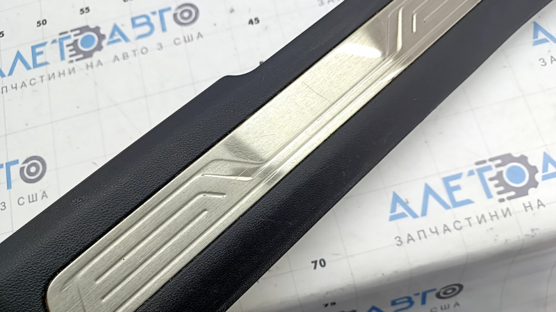 Front left door sill plate VW Atlas 18-26 black, with chrome, scratches on chrome