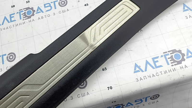 Front left door sill plate VW Atlas 18-26 black, with chrome, scratches on chrome