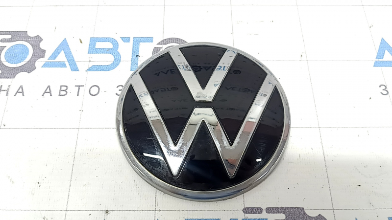 The emblem logo of the trunk door VW Atlas 21-26 broken guides