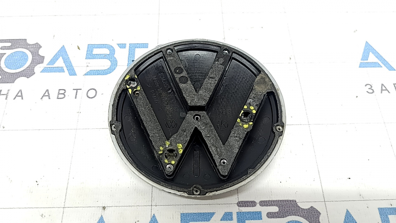 The emblem logo of the trunk door VW Atlas 21-26 broken guides