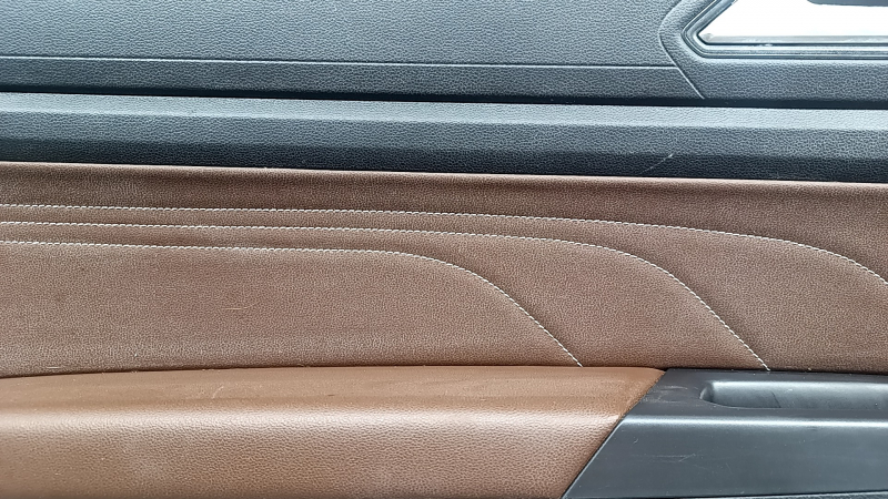 Door trim, rear left card, VW Atlas 21-23, black, brown leather with white stitching, brown leather armrest, with curtain, squeaker and chrome handle, worn, dry-cleanable
