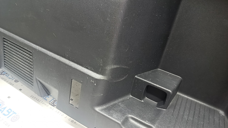 Right arch trim VW Atlas 18-23 black, with hooks and lamp, scratches