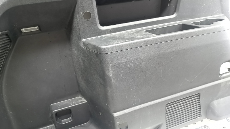 Left arch trim VW Atlas 18-23 black, with hooks and lamp, scratches, ready for dry cleaning