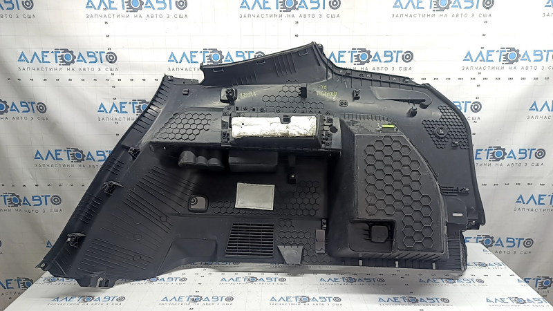 Left arch trim VW Atlas 18-23 black, with hooks and lamp, scratches, ready for dry cleaning