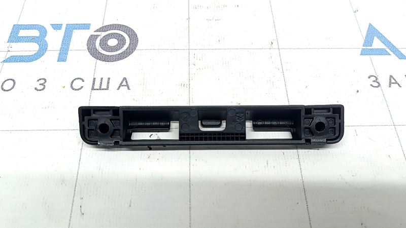 The hook of the rear right door curtain of the VW Atlas 18-26 has a broken plug mount