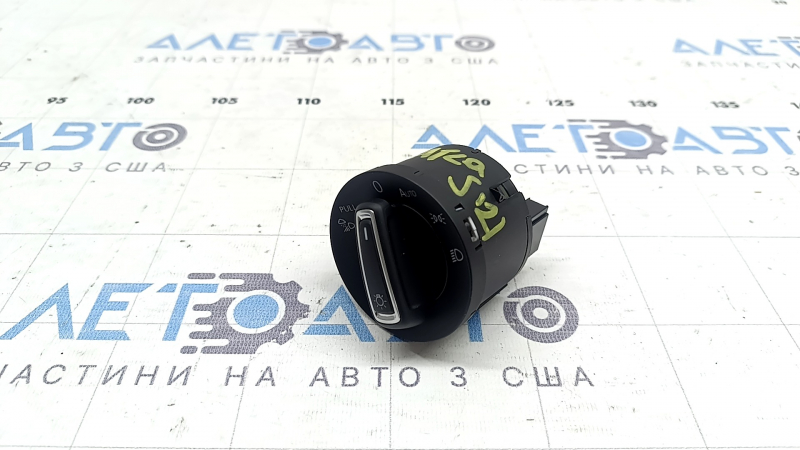 VW Atlas 21-23 auto headlight control under fog lights, with automatic headlights