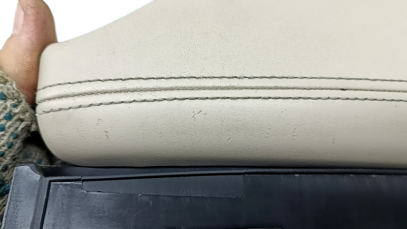 Armrest BMW 5 F10 11-16 Nappa leather Elfenbein Weiss, scratches, needs cleaning