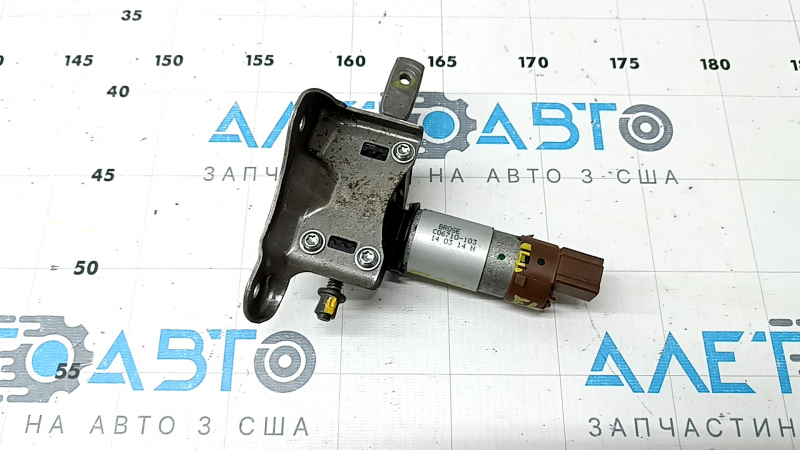 The motor for adjusting the tilt of the driver's seat cushion of the BMW 5 F10 14-16 has a stripped thread