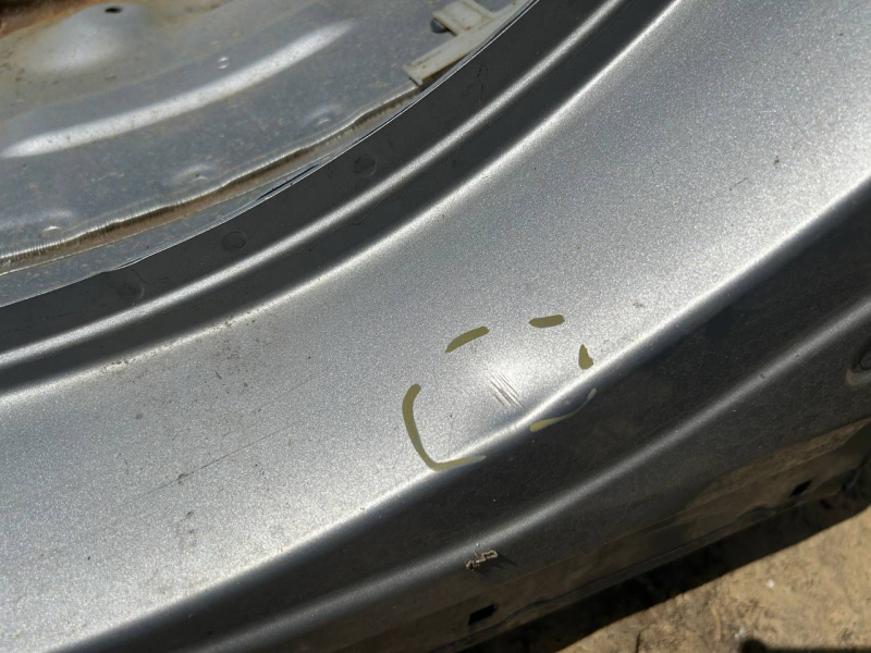 The rear left fender of a Honda Clarity 18-21 is sawed off, silver, dented