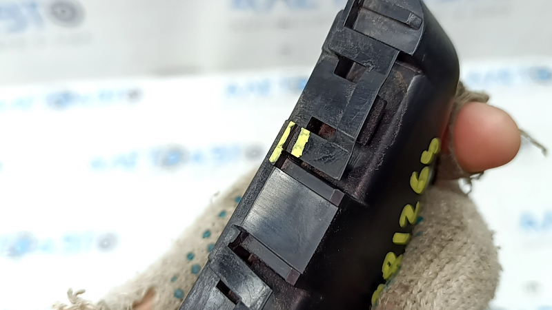 The rear bumper mount, left, Honda CRV 23-26, is broken