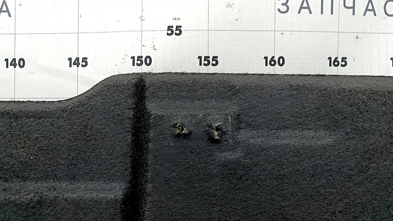 The trunk floor of the BMW 5 F10 11-16 is black, the fasteners are broken
