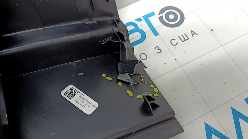 Honda CRV 23-26 HEV trunk opening trim is black, fasteners are broken, scratches