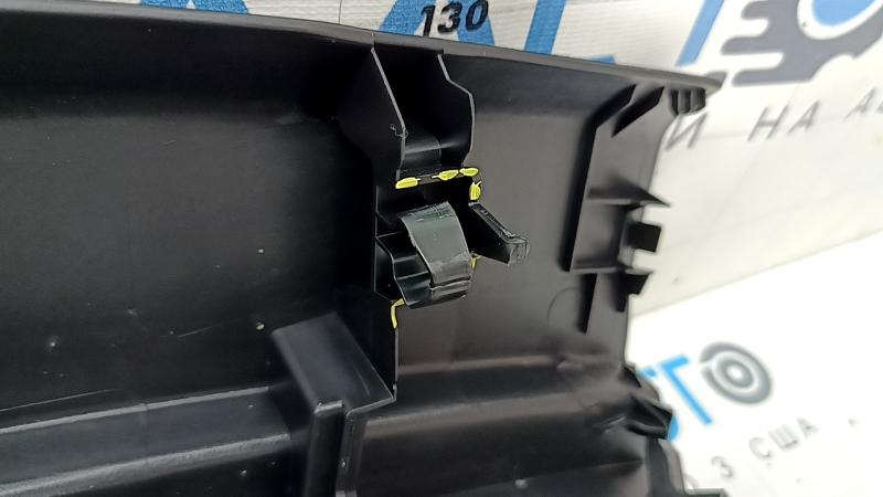 Honda CRV 23-26 HEV trunk opening trim is black, fasteners are broken, scratches