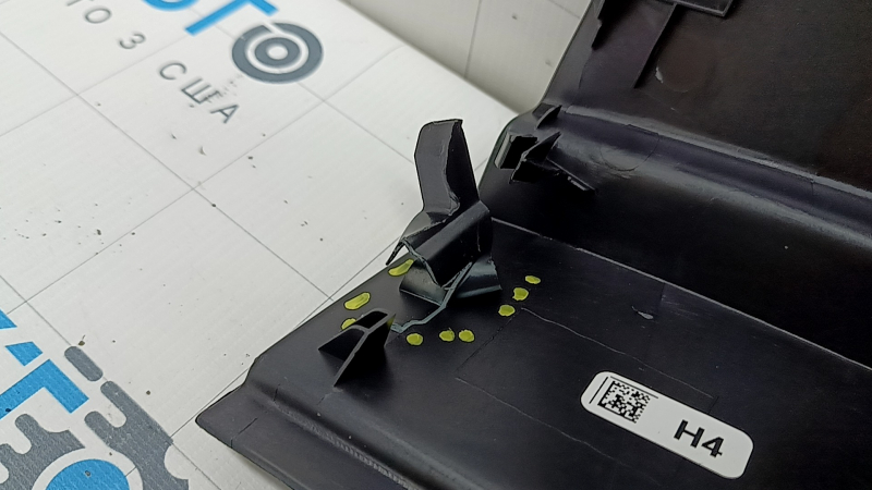 Honda CRV 23-26 HEV trunk opening trim is black, fasteners are broken, scratches